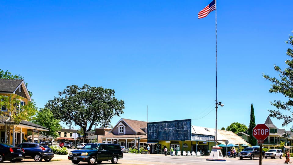 F3AYM6 Los Olivos. A small town focused on wines from the Foxen Canyon region of Santa Barbara County in California