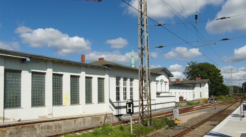 Bernau bei Berlin - S-Bahn Linie S2 - Regionalverkehr Linie RE3 und OE60