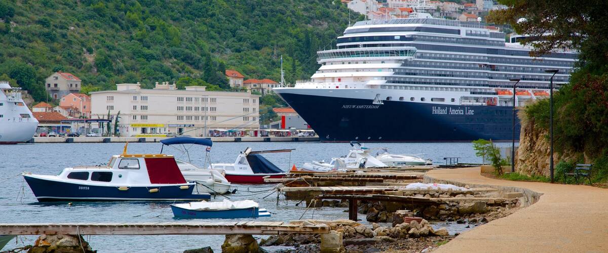 Port de Gruz mettant en vedette croisiĂšre
