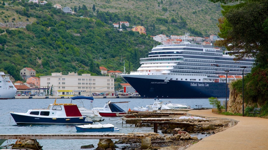 Porto di Gruz mostrando crociera