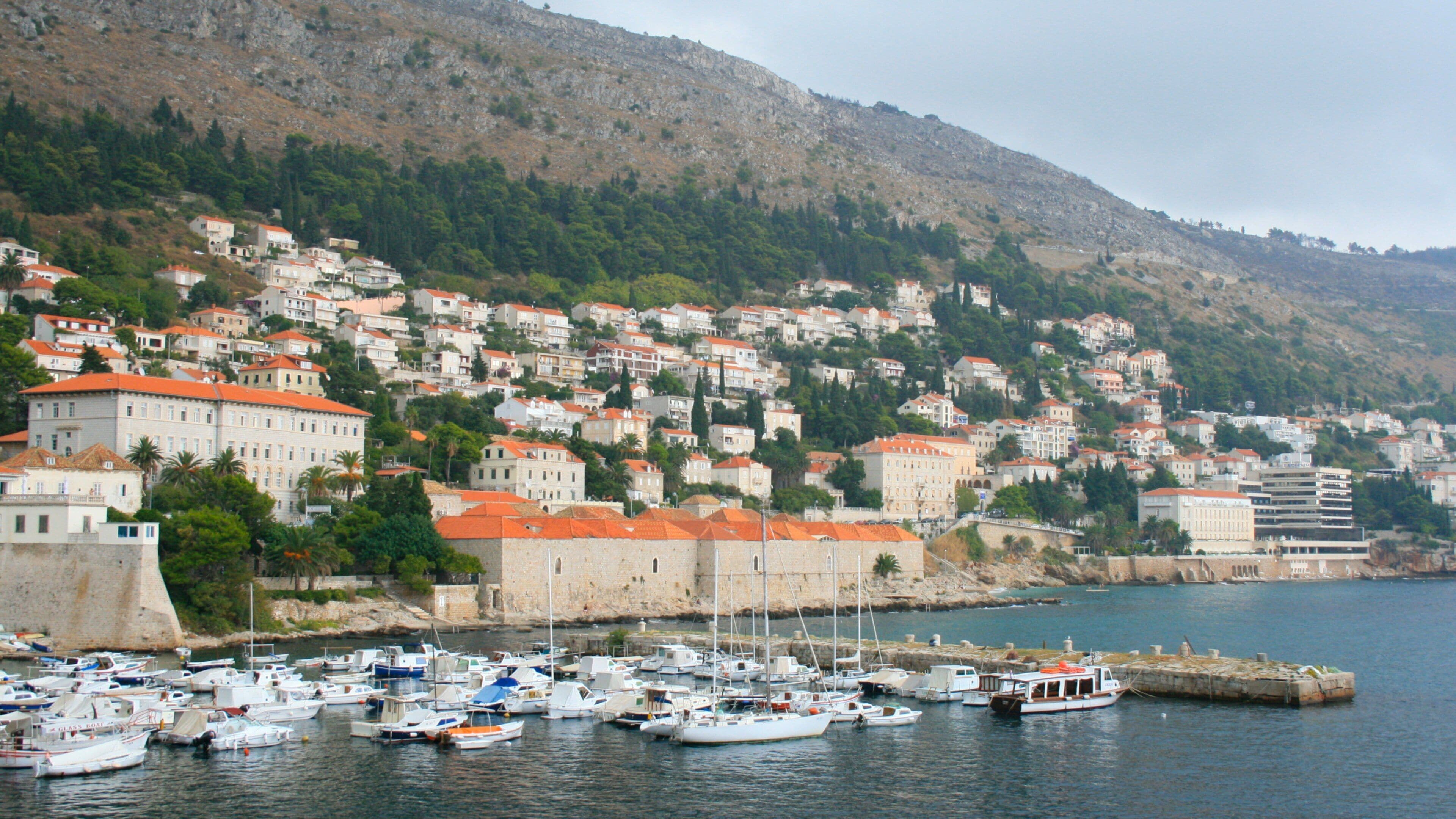 Gruz Harbor which includes boating, a city and a coastal town