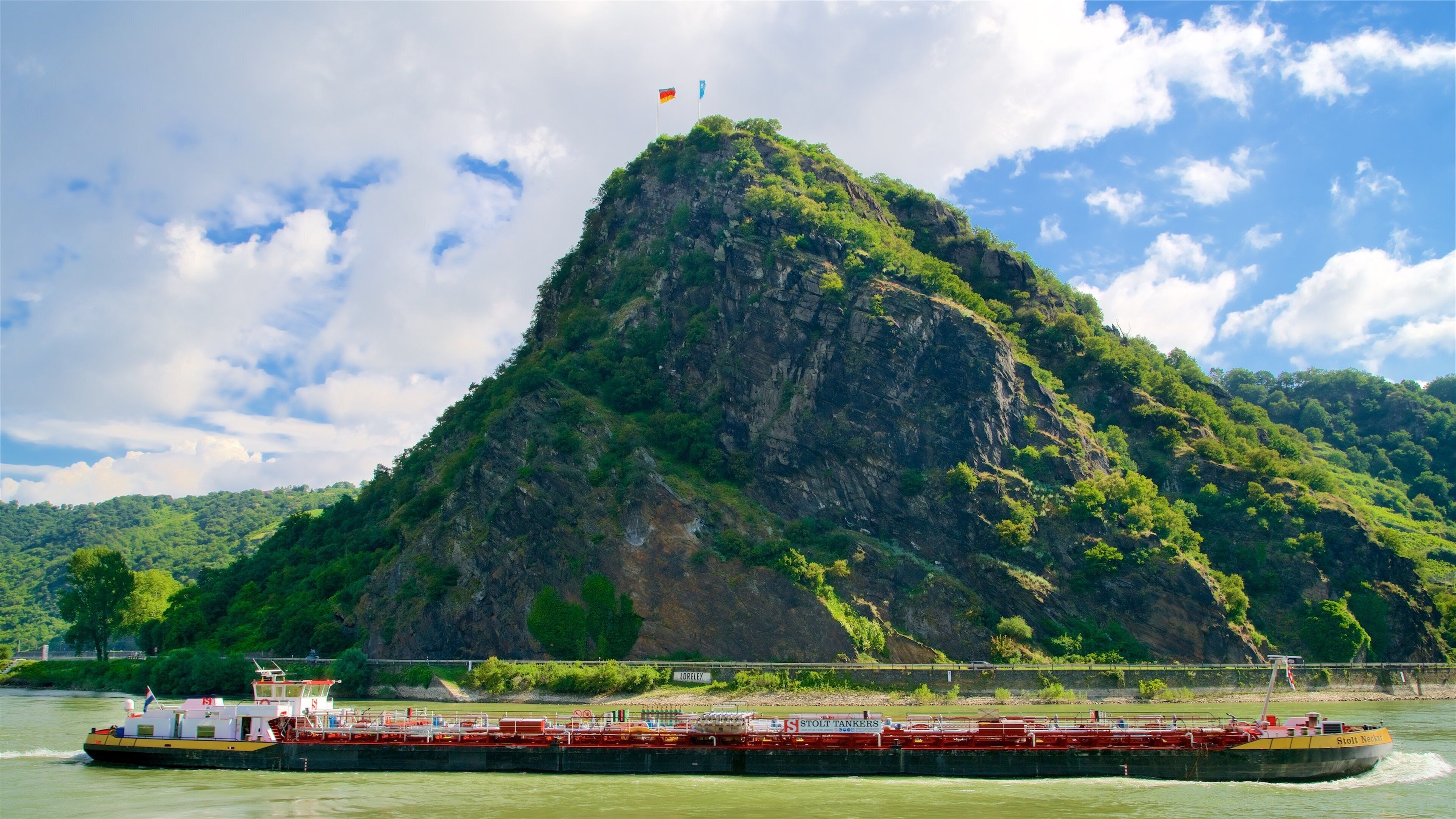Sankt Goarshausen showing mountains, boating and a river or creek