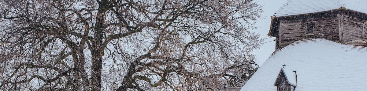 Little Maplestead is a village in the Braintree district of N Essex, 8 miles NE of Braintree itself. The Parish Church, originally a chapel of The Knights of St. John of Jerusalem -
Knights Hospitallers. Built Circa 1340, largely rebuilt 1849-55. It is one of only few medieval round churches in England now.
#history #england #uk #britain #church #winter #snow #instone #ancient