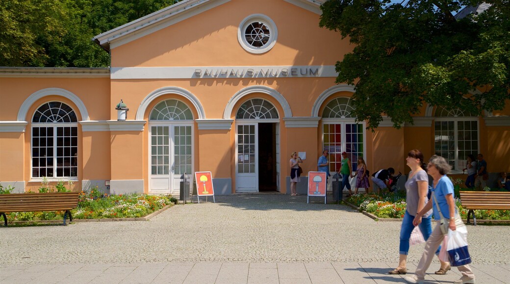 Bauhaus-museet som viser skilt i tillegg til par