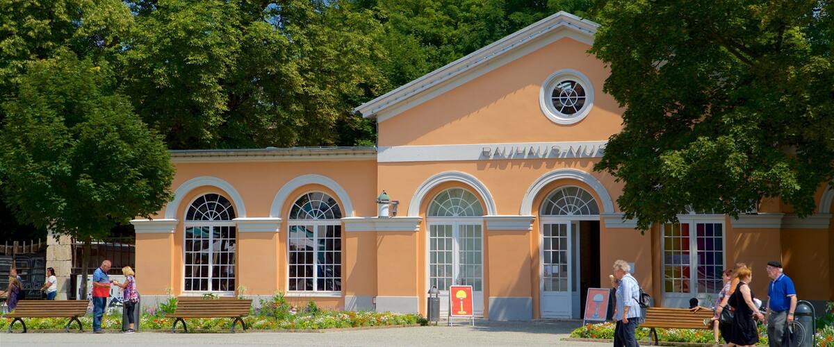 バウハウス博物館 フィーチャー ストリート シーン 及び 少数の人々