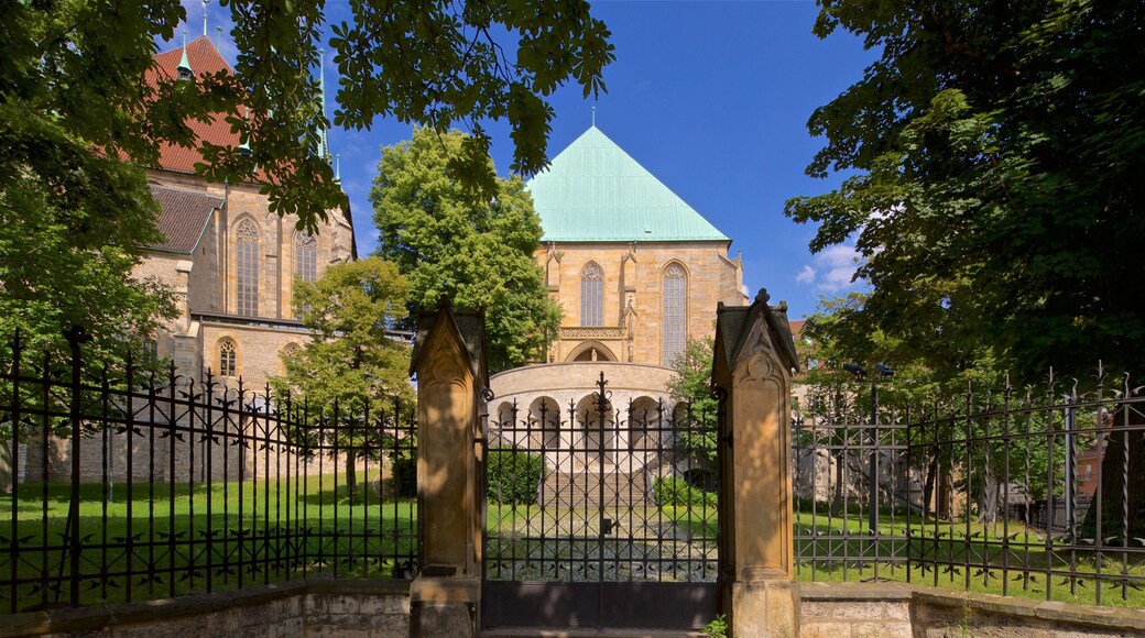 Erfurt Cathedral which includes heritage architecture and a church or cathedral