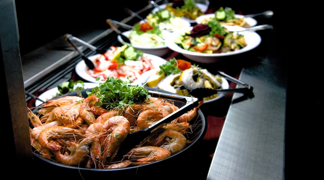 Te Puia New Zealand Maori Arts and Crafts Institute ofreciendo comida