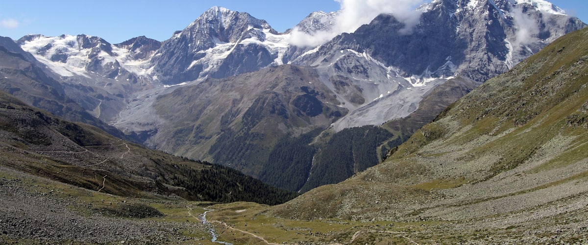 Cima Solda/Suldensptize (m. 3378 s.l.m.), Gran Zebrù/Königspitze (m.3857 s.l.m.), Zebrù (m.3735 s.l.m.) e Ortles/Ortler (m. 3902 s.l.m.)