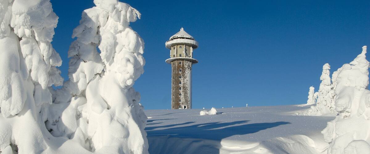 Feldberg Ski Resort which includes a monument and snow