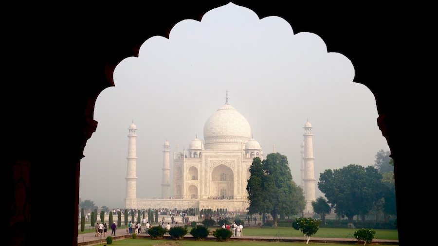 Taj Mahal which includes a monument, heritage architecture and a park