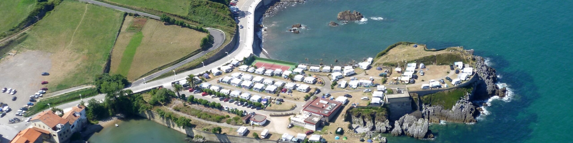 Camping de perlora desde el aire