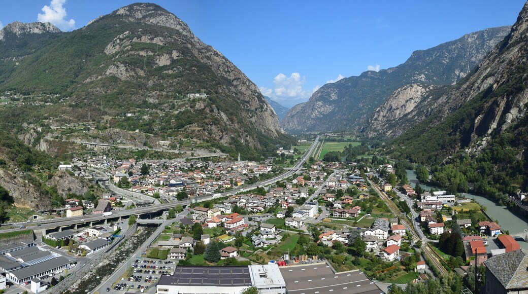 Valle d'Aosta - villaggi di Hone e Bard (panorama dalla fortezza di Bard)