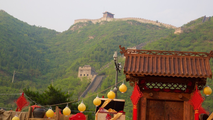 Great Wall of China which includes a monument and heritage elements