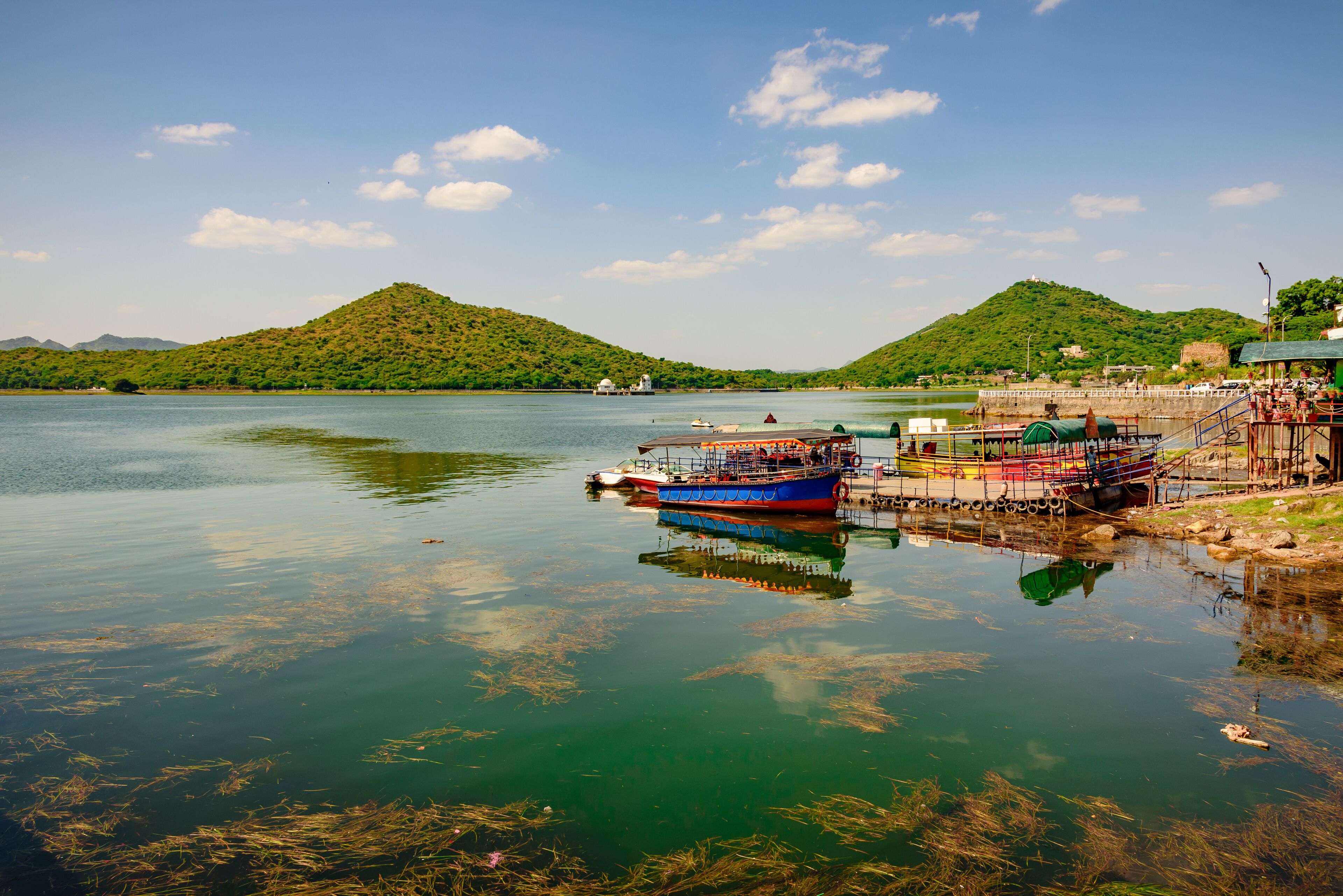 Mesmerizing view of Fateh Sagar Lake situated in the city of Udaipur, Rajasthan, India. It is an artificial lake popular for boating among tourist who visits City of lakes to enjoy vacations.