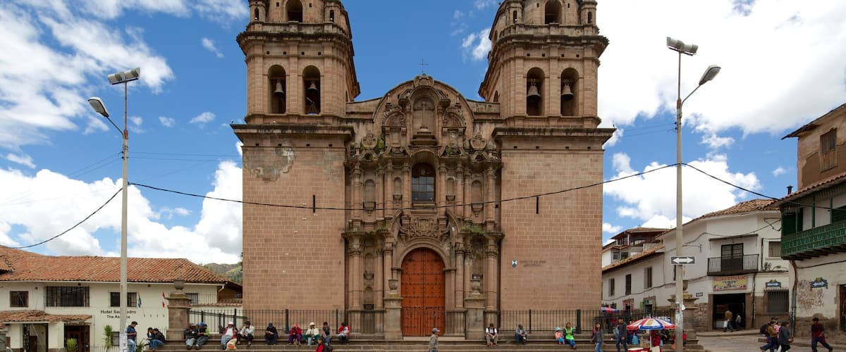 Cusco featuring street scenes, heritage architecture and a church or cathedral