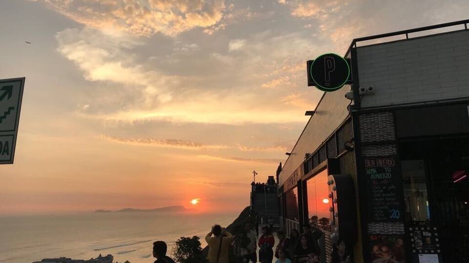 Sunset at Larcomar. Beautiful place incredible food and amazing view!!!
LifeatExpedia