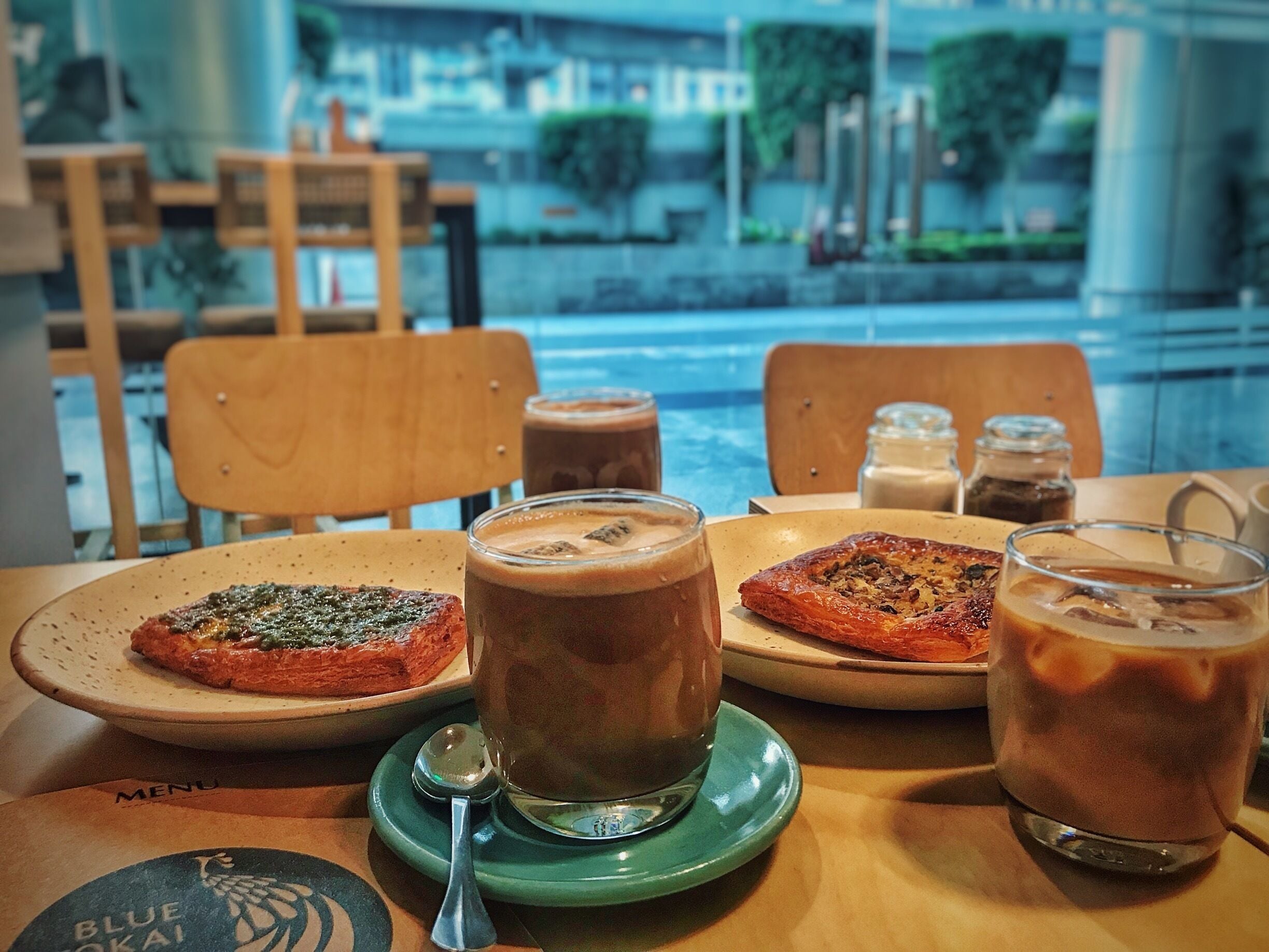 Handpicked Indian speciality coffee at Blue Tokai.. These freshly roasted coffee beans will make you go addicted to it.. Now they are open in cyber city too.. #coffee #lovers #LifeAtExpedia 