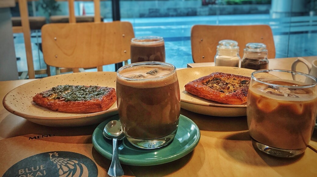 Handpicked Indian speciality coffee at Blue Tokai.. These freshly roasted coffee beans will make you go addicted to it.. Now they are open in cyber city too.. #coffee #lovers #LifeAtExpedia