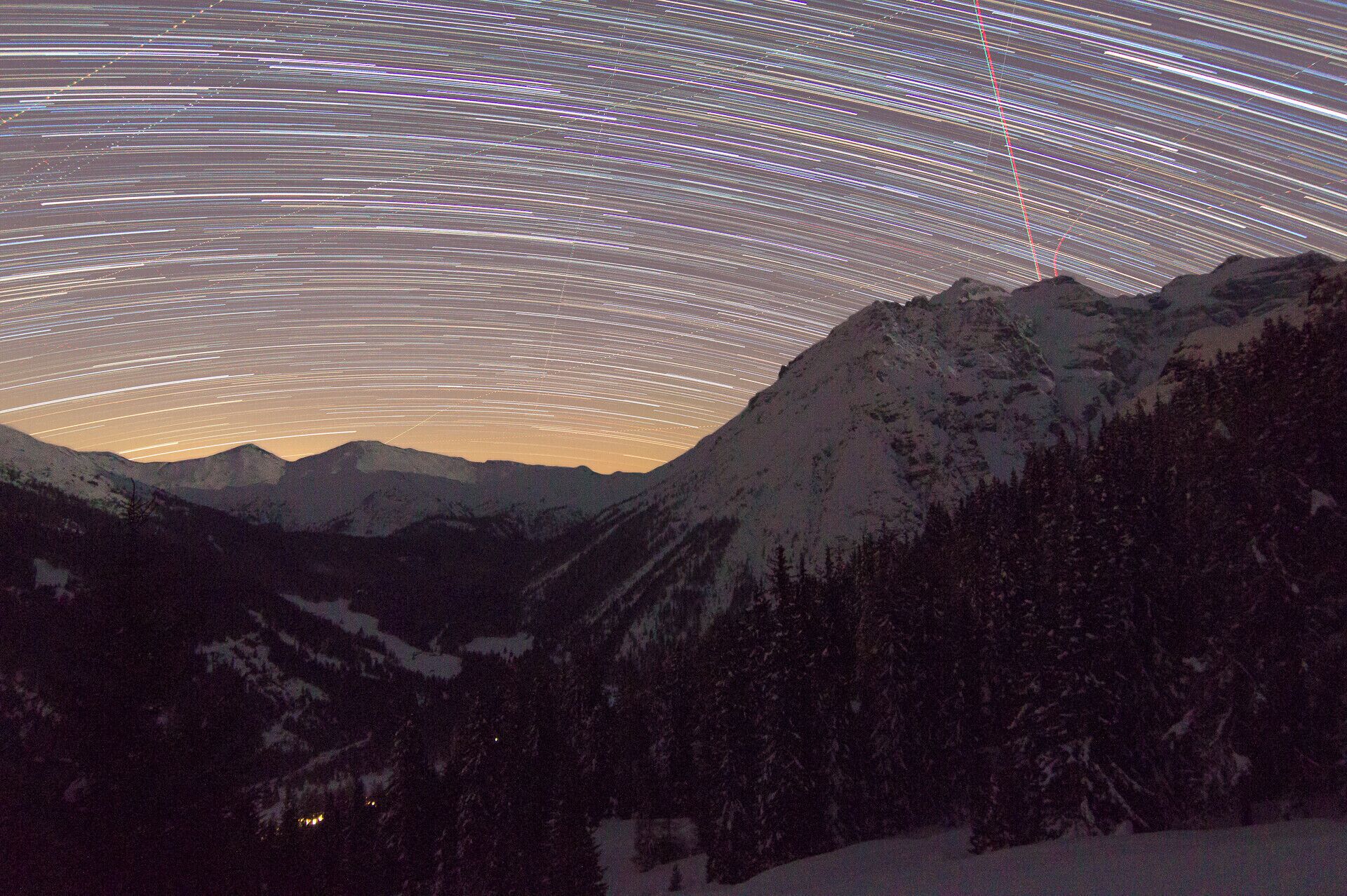 Star trails over the Alps after it snowed 30cm in the beginning of May...

#BvSAstro