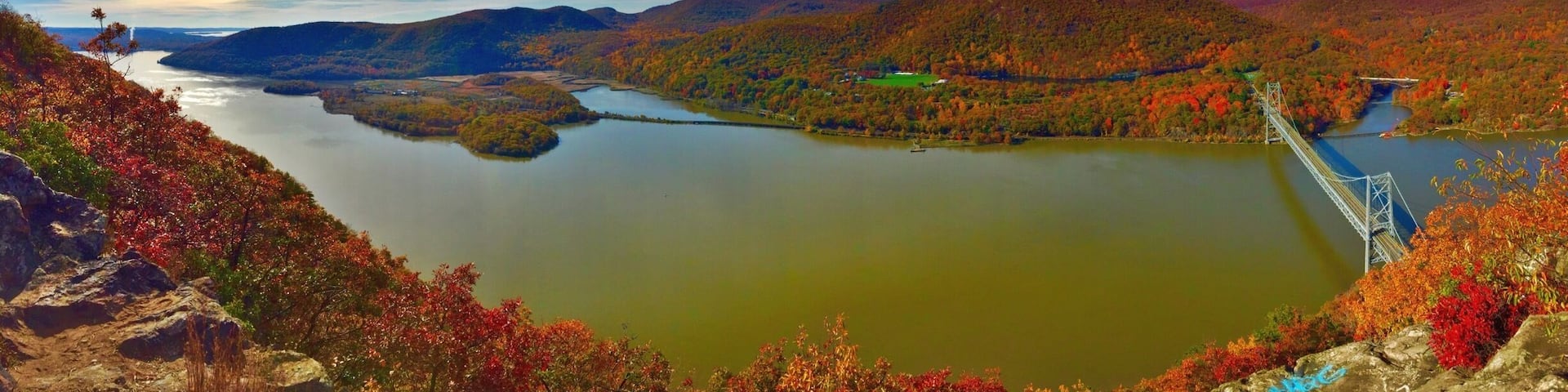 The view from Anthony's Nose on the Bear Mountain. Only 2 1/2 miles round-trip from the bottom to the top. Only .6 miles steep climb but after that is a smooth sailing and you come to this view. Dog friendly.