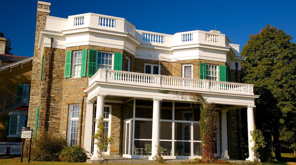 Franklin D. Roosevelt Presidential Library and Museum og byder på historiske bygningsværker og kulturarvsgenstande