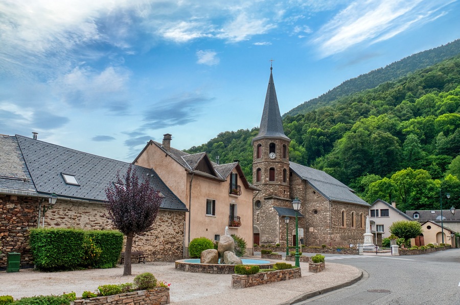 Saint-Mamet is a French town and commune, in the Occitanie region, Haute-Garonne department, France.