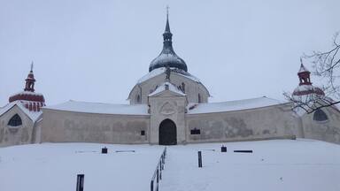The pilgrim church of St. John of Nepomuk is situated on 'Zelená hora' in the Moravian town of Žďár nad Sázavou. Built in the 18th century, the church was inscribed on the UNESCO World Heritage site list in 1994.
Unfortunately it's closed in mid January, and the weather didn't help much, but I'm sure it would be better during the 'tourist' season. I shall return to view it properly!
#UNESCO #architecture