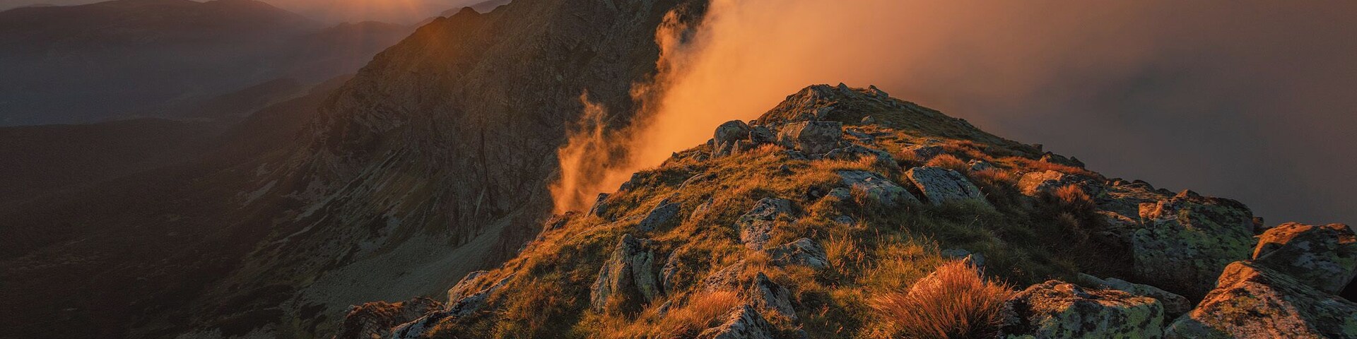 Beautiful morning at Low Tatras near Ďumbier. Best hike of this season.
My insta- @oudoorstories
D850 + Nikkor 24-120 f4
#golden