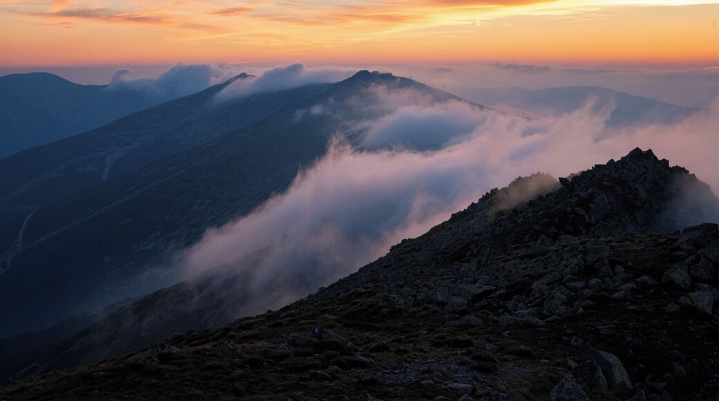 Beautiful morning at Low Tatras near Ďumbier. Best hike of this season.
My insta- @oudoorstories
D850 + Nikkor 24-120 f4
#golden