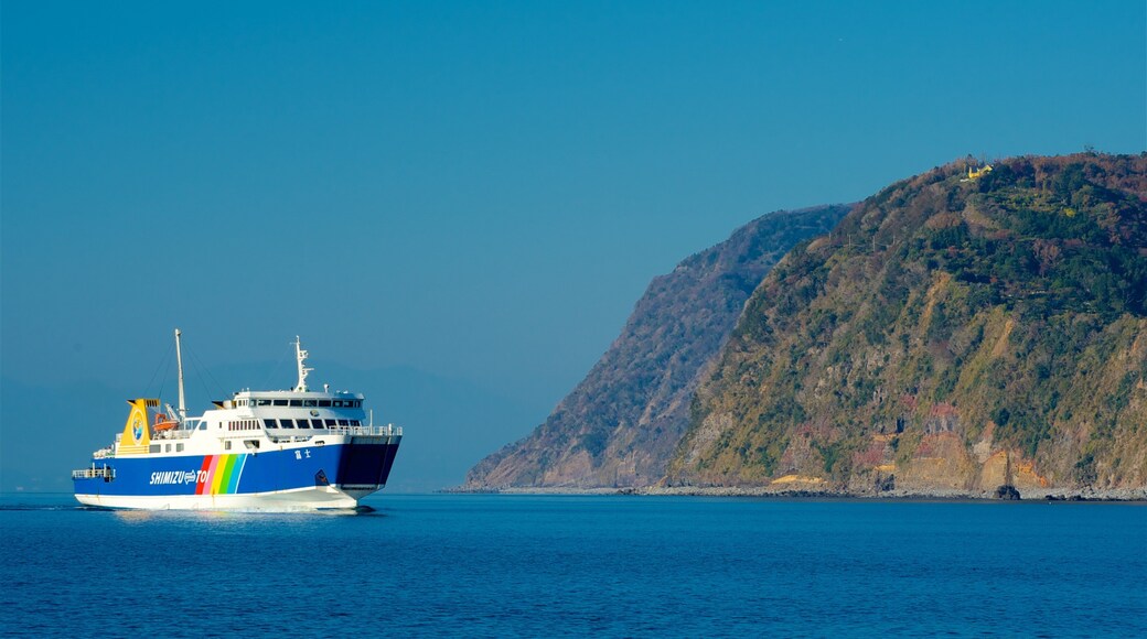 Chubu featuring cruising and general coastal views