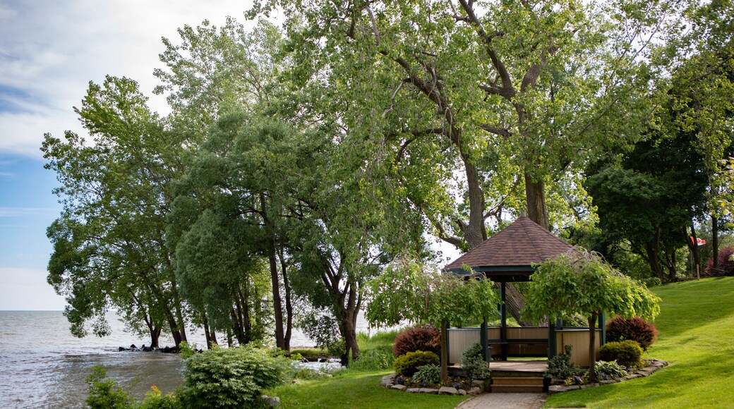 June 14 2019 Travel Places Lakeside Park Kingsville Ontario Gazebo Feature