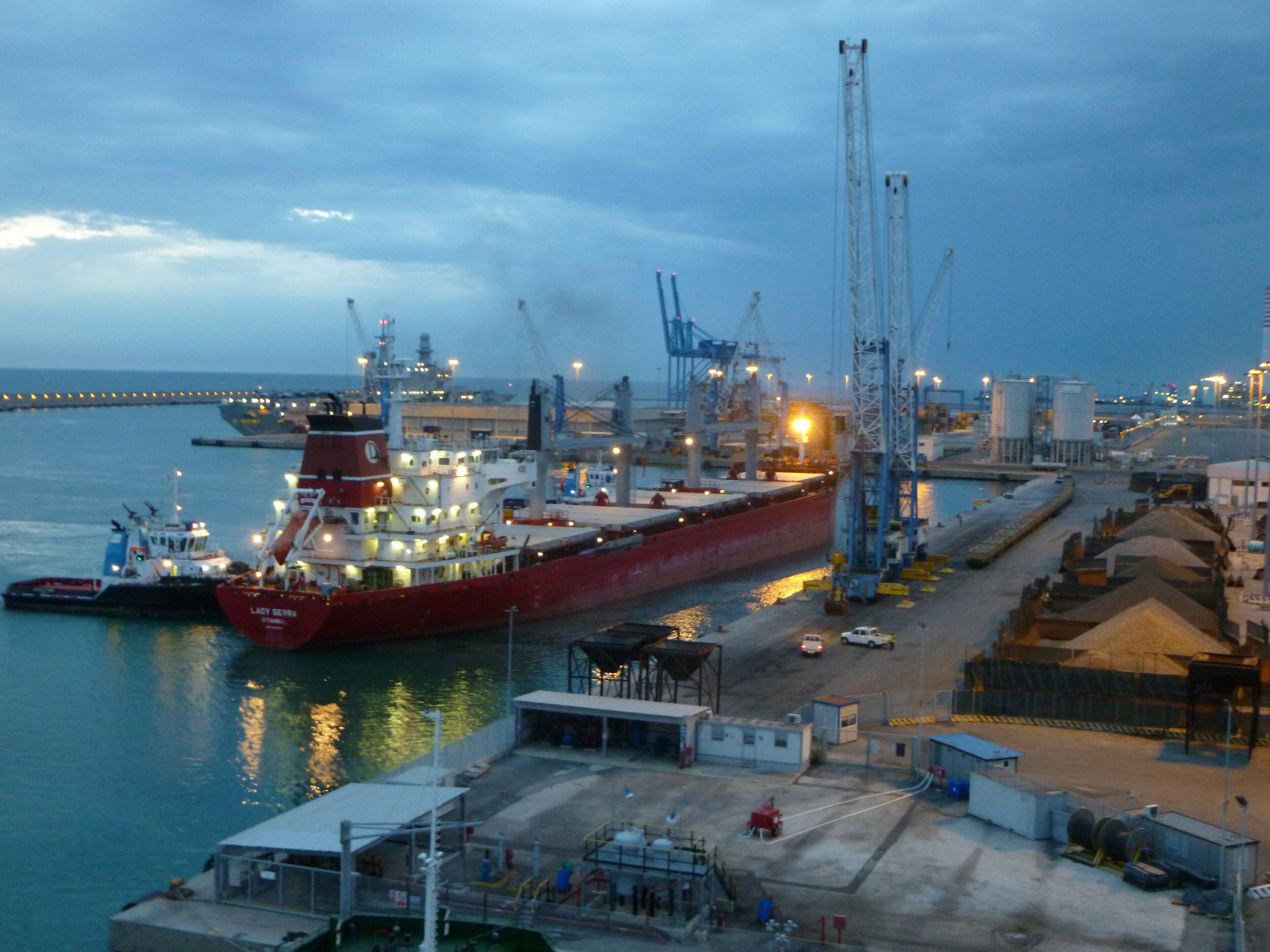 Grimaldi_Uno sguardo dal ponte di una grande nave