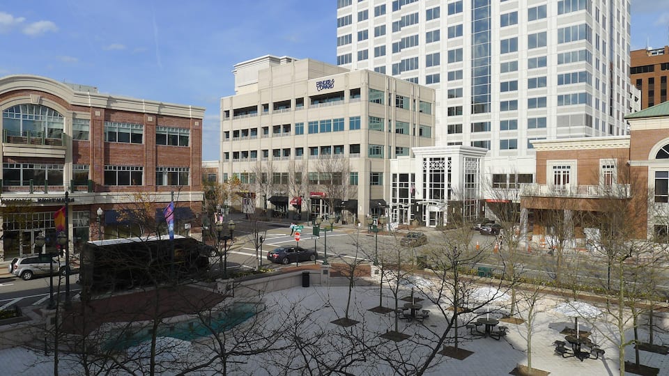 MKF5BY Central Park Avenue of Virginia Beach