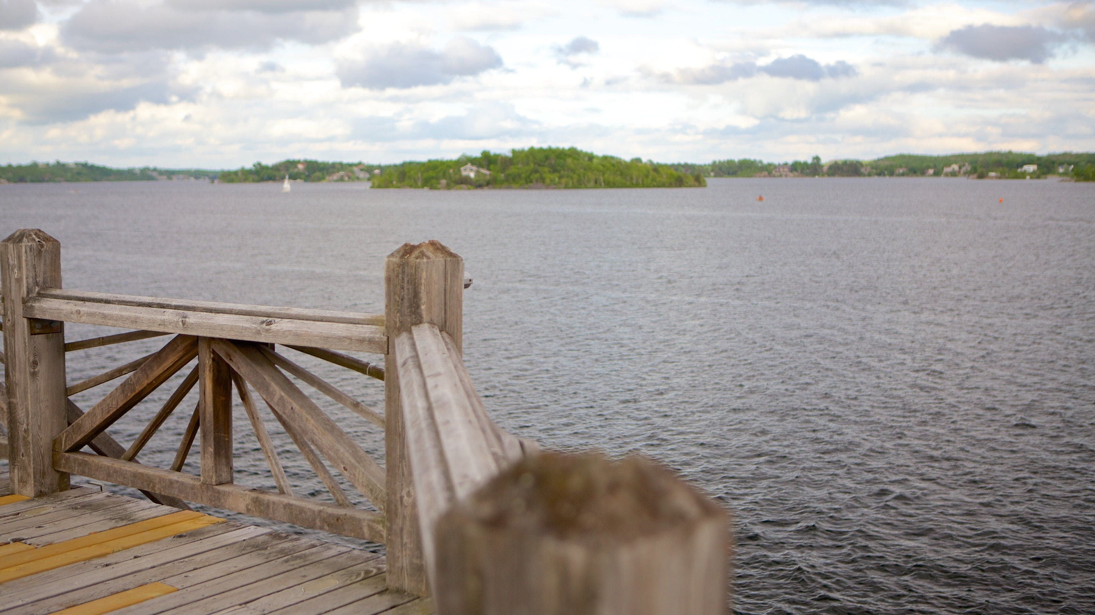 Sudbury mostrando vistas generales de la costa