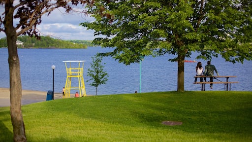 Sudbury ofreciendo un parque y un lago o laguna