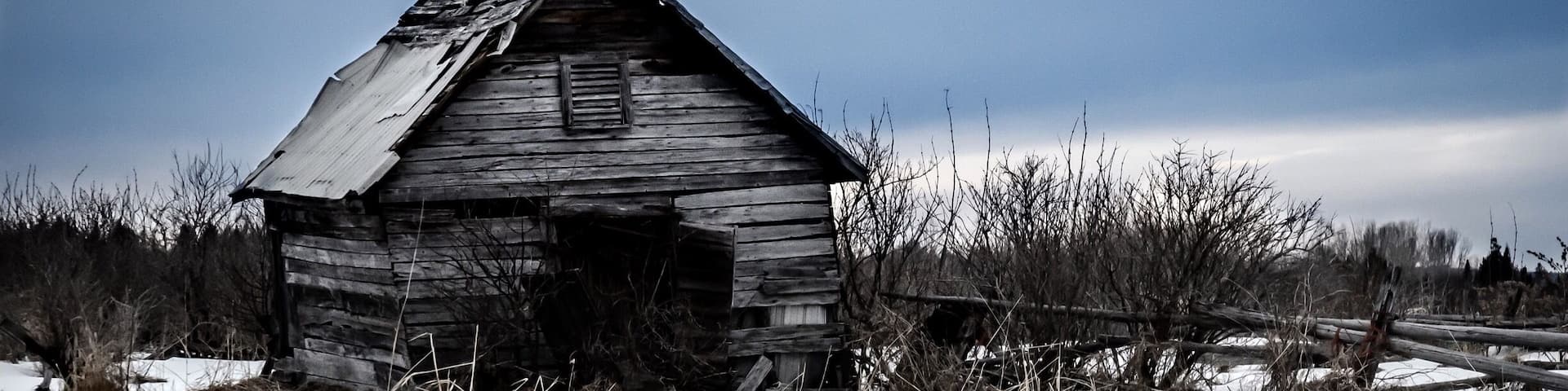 Found just off the side of the road in an huge open field! Had to stop and take a shot.
#sudbury #photography #ontario #old #farm #moody #badweather