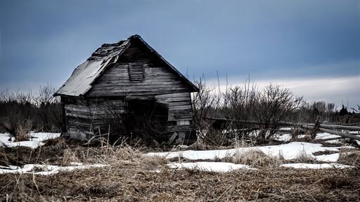 Found just off the side of the road in an huge open field! Had to stop and take a shot.
#sudbury #photography #ontario #old #farm #moody #badweather