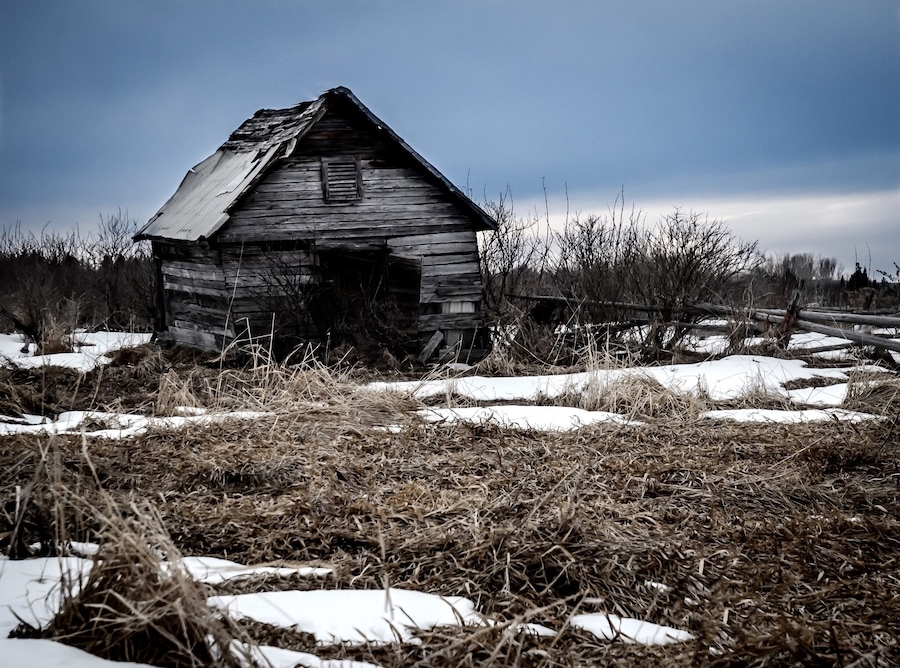 Found just off the side of the road in an huge open field! Had to stop and take a shot.
#sudbury #photography #ontario #old #farm #moody #badweather
