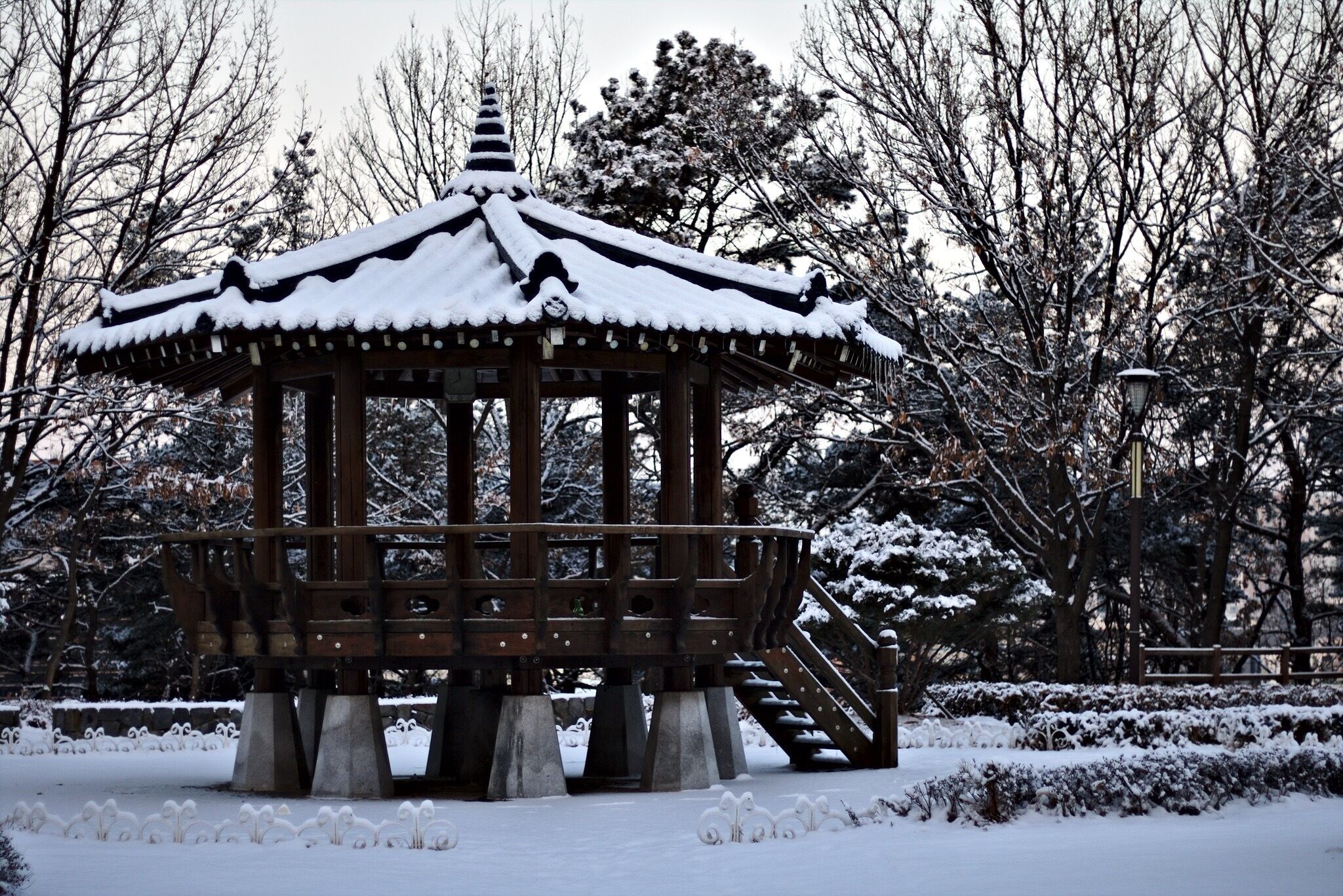 Songtan Buraksan Trail. This is a little, hardly used trail in Songtan. Well, by tourists because I did see a few locals using it. It’s right next to the library and safe to visit. I visited by myself early in the morning. Really it’s beautiful and has features like this gazebo...even exercise equipment. #BvSExplore #songtan #korea #gazebo #trail #walk #safe