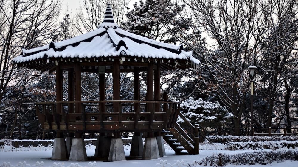 Songtan Buraksan Trail. This is a little, hardly used trail in Songtan. Well, by tourists because I did see a few locals using it. It’s right next to the library and safe to visit. I visited by myself early in the morning. Really it’s beautiful and has features like this gazebo...even exercise equipment. #BvSExplore #songtan #korea #gazebo #trail #walk #safe