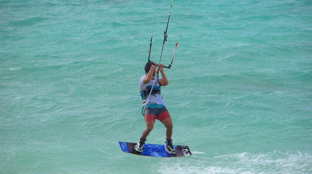 Tikioki Marine Sanctuary ofreciendo kite surf