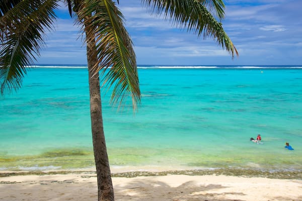 Tikioki Marine Sanctuary mettant en vedette plage de sable et scĂšnes tropicales