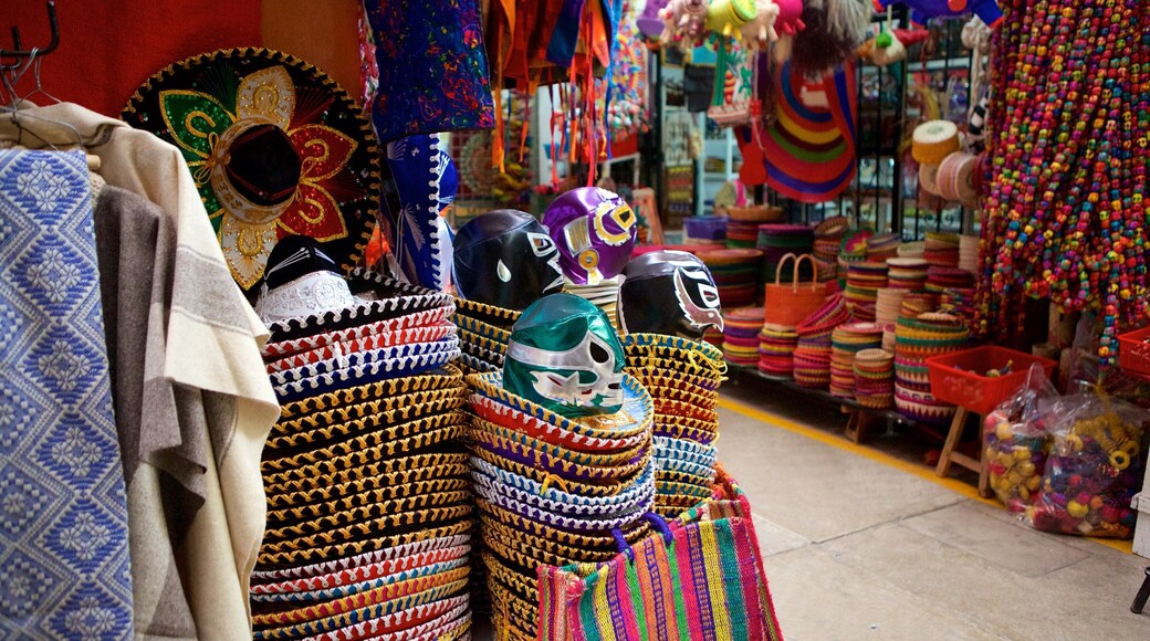 La Ciudadela showing markets