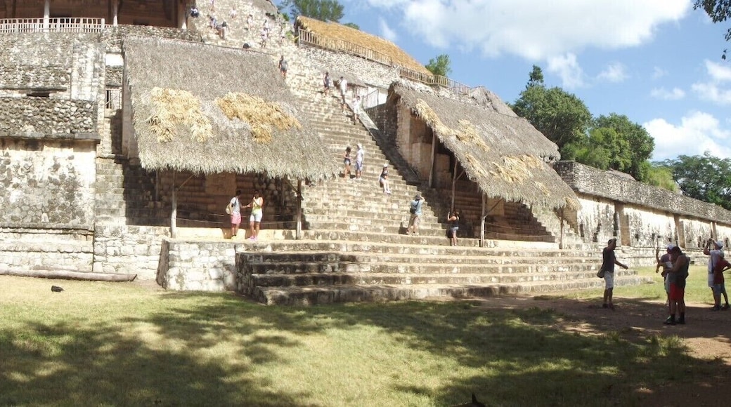 Amazing temples in the Mexican Jungle