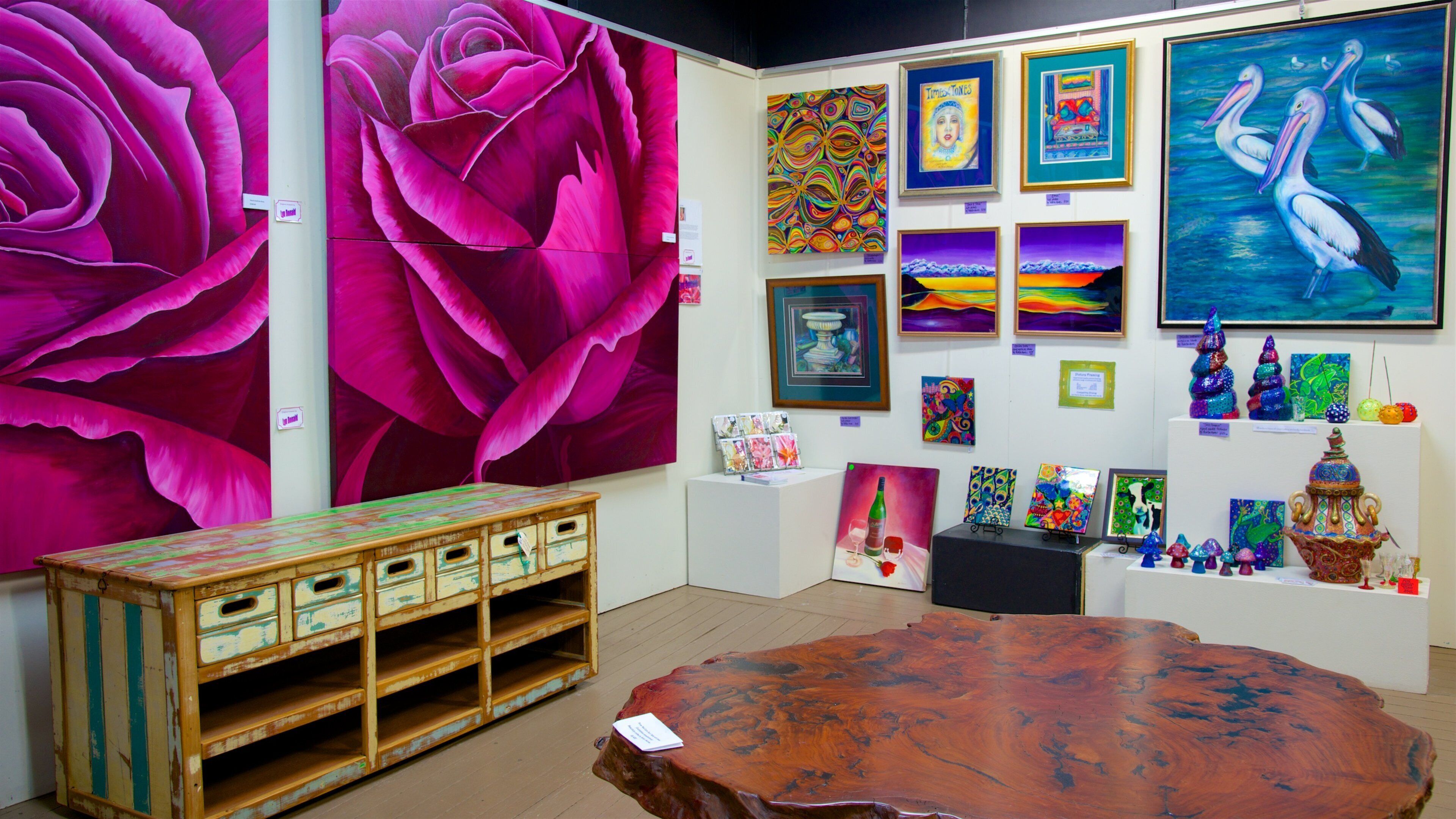 Maleny which includes interior views and art