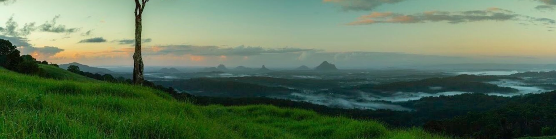 What an amazing place to watch the sun rise or set. You have the Glass House mountains in the back ground. There is limited access to the property but you can see everything from the road and the entire drive there is breathtaking