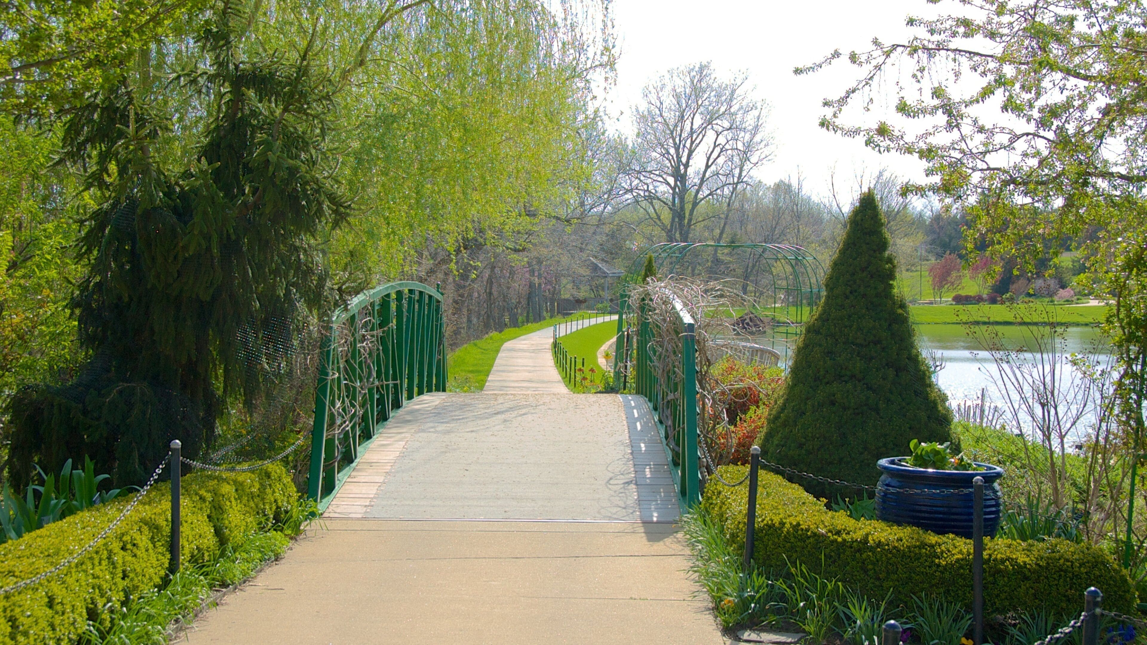 Overland Park Arboretum and Botanical Gardens showing a garden, landscape views and a bridge
