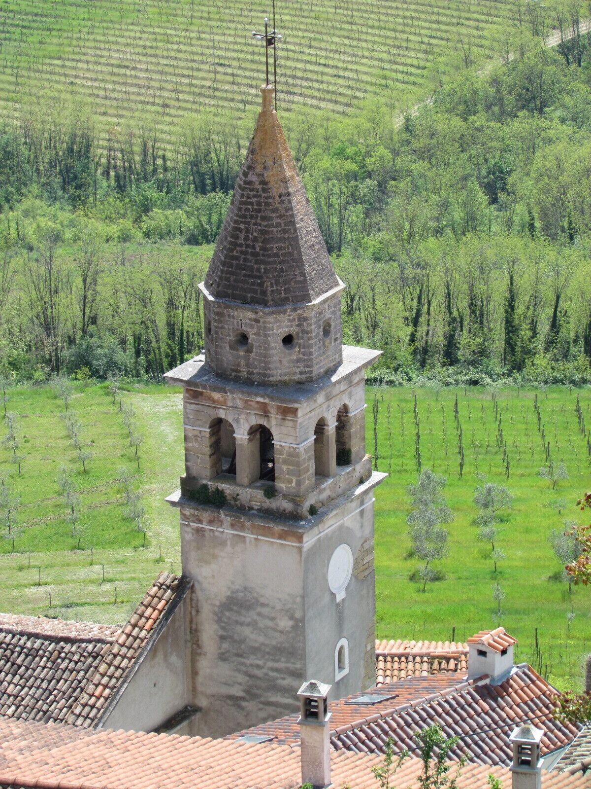 Yet another great place to explore.  We were lucky to be there in "off" season at the end of April so we didn't have to fight crowds or make the trek up the road to the top of the hill.