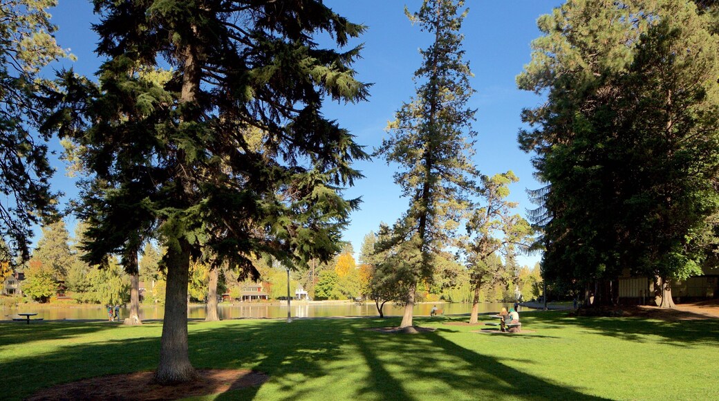 Drake Park ofreciendo un parque