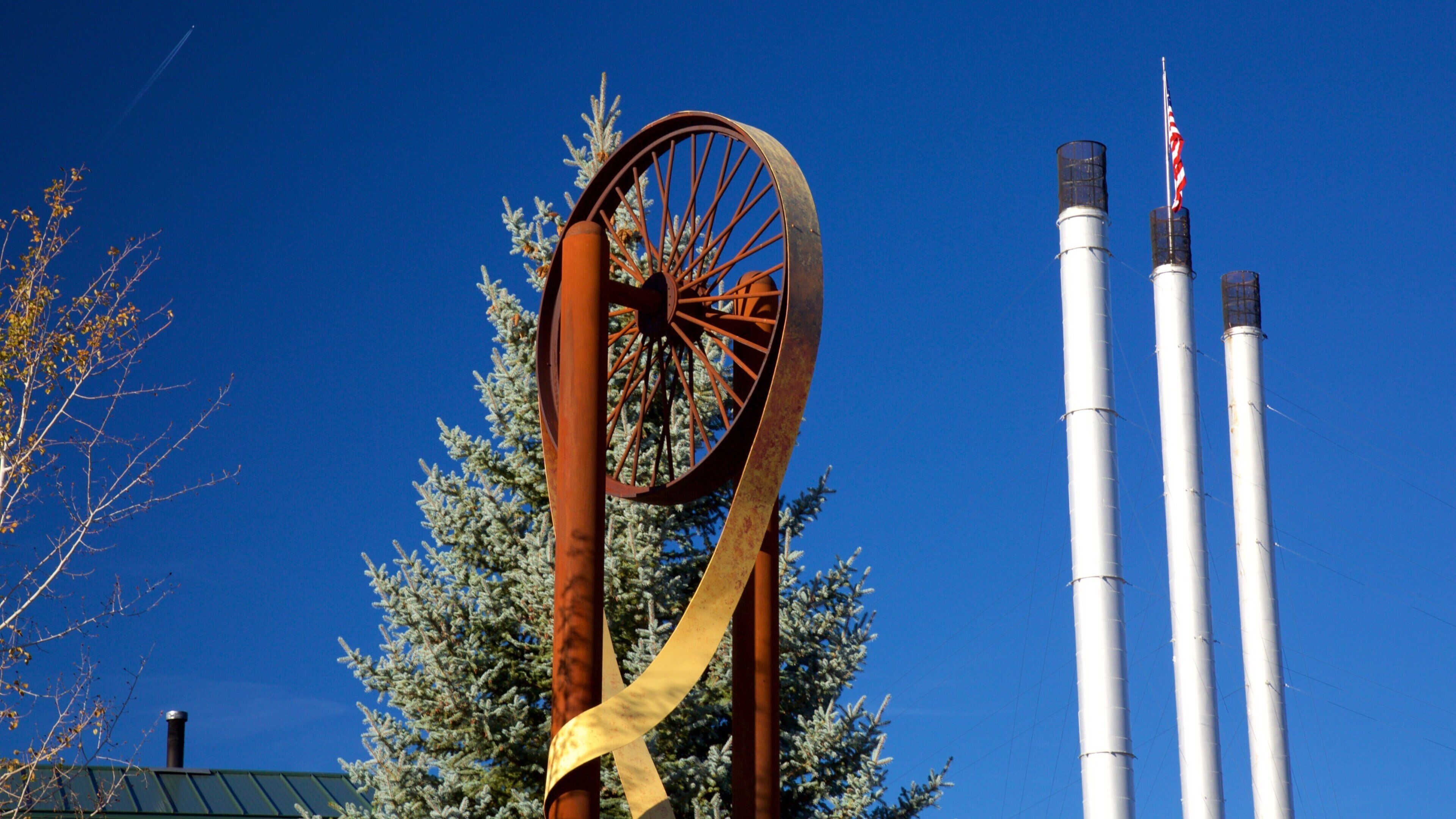 Old Mill District showing outdoor art